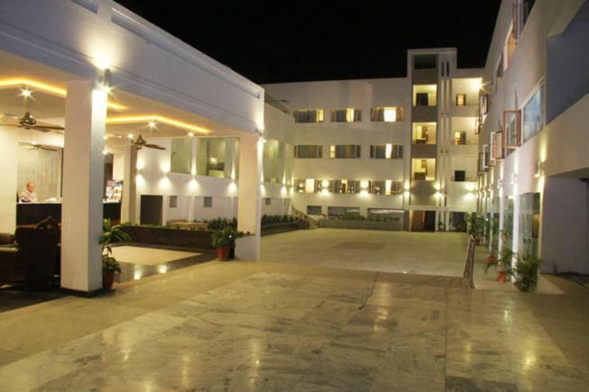 Alka Hotel Ουνταϊπούρ Εξωτερικό φωτογραφία